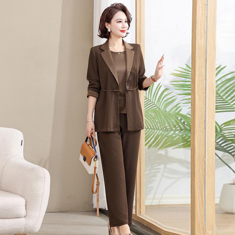 Stylish Autumn Three-Piece Set for 50+ Women: Age-Defying Casual Suit