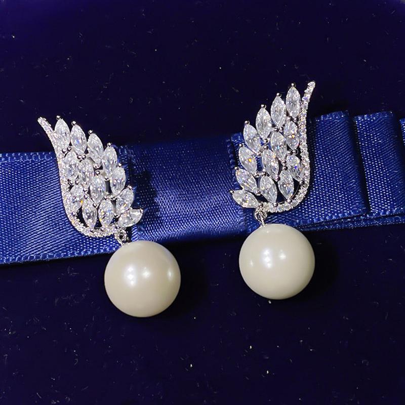 Huitan Elegant Female Gorgeous Pendant Earrings with Bright Zirconia Luxury Lady Engagement Ceremony Party Jewelry for Women