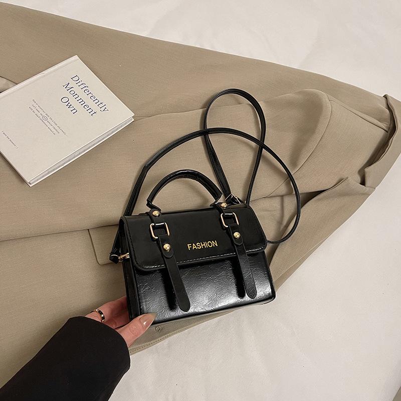 

Cross-border retro small bag women s fashion 2025 new shoulder messenger casual bag women s portable small square bag
