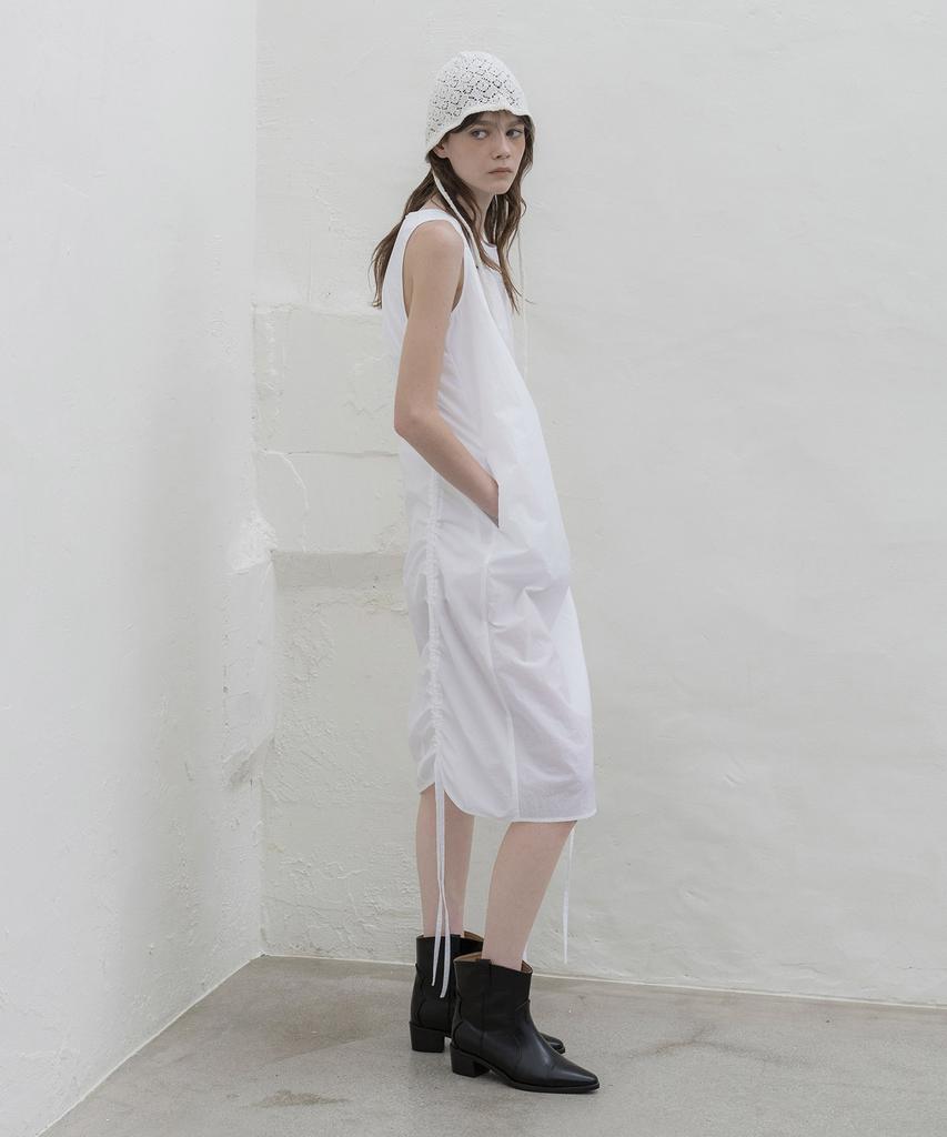Mosyupamosyu Asymmetrical Shirred Sleeveless Dress [White]