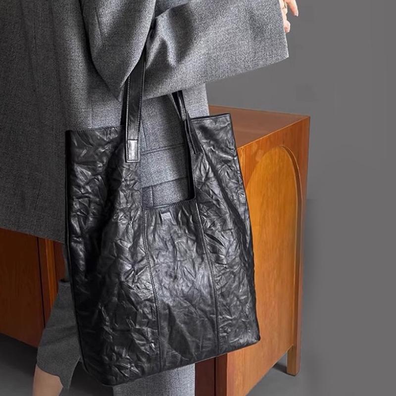 Women's Winter Tote Bag Vintage Fashion Large Capacity Premium Underarm Bag Niche Design Bucket Handbags