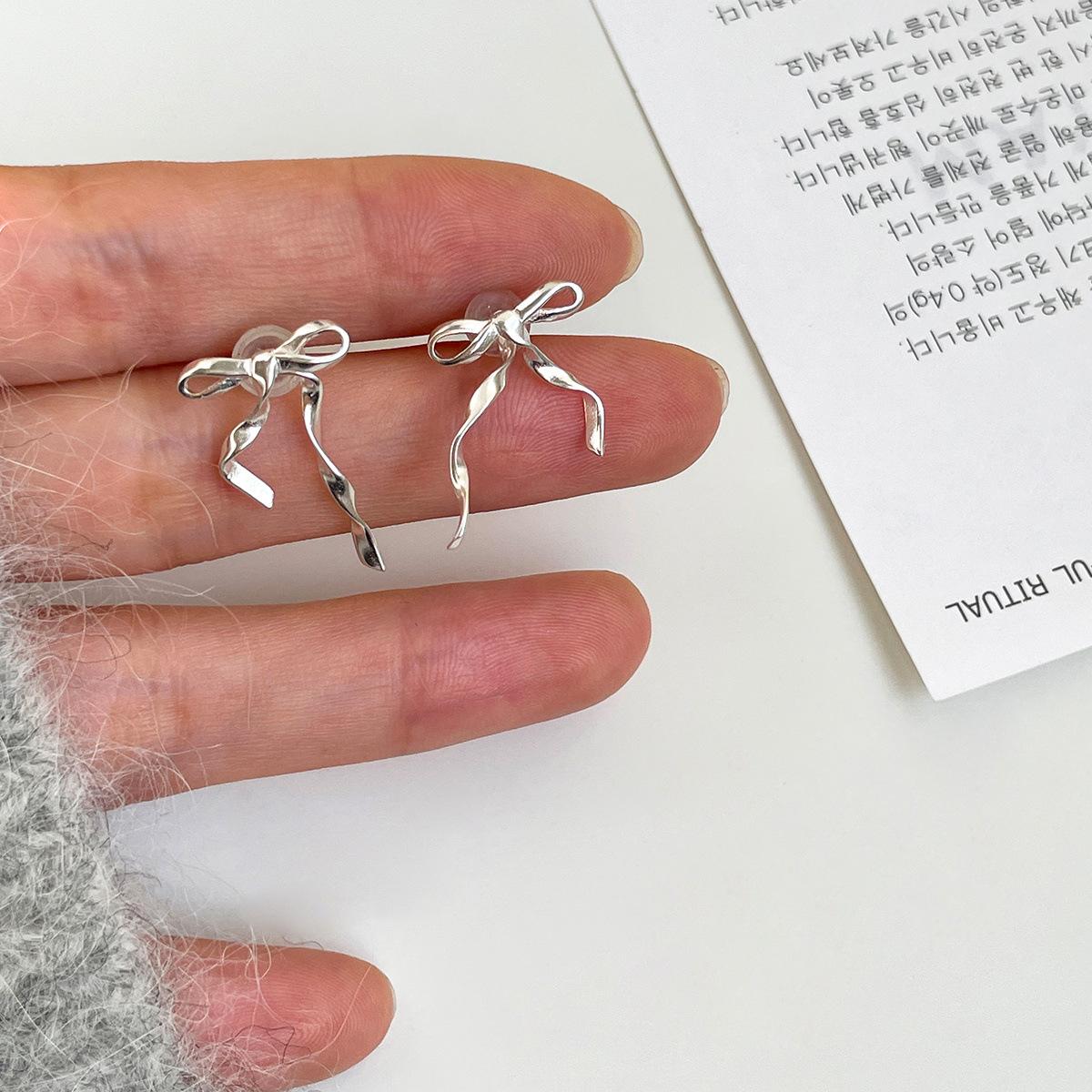 

Silver needle ribbon bow stud earrings Mori series sweet little fragrant earrings niche high-end spring new earrings 925 silver needle