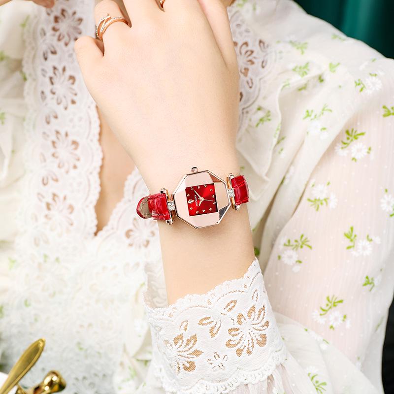 Pinduoduo Fashion Quartz Leather Strap Women's Trendy Wristwatch - Fresh & Versatile for Students