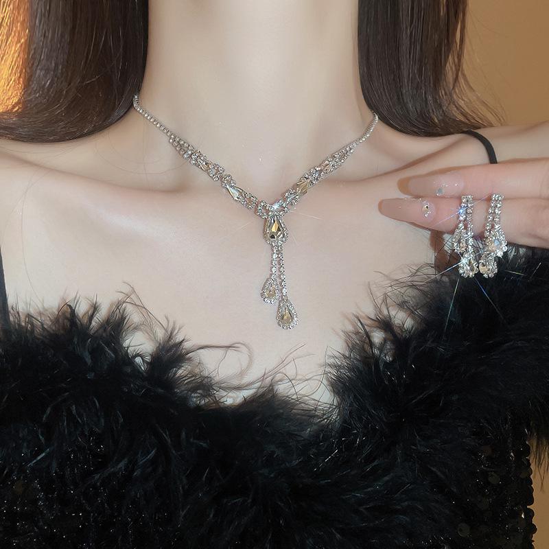 

Элегантный комплект ожерелья-кисти и цепочки для свитера с полными бриллиантами - Роскошные украшения в холодном стиле