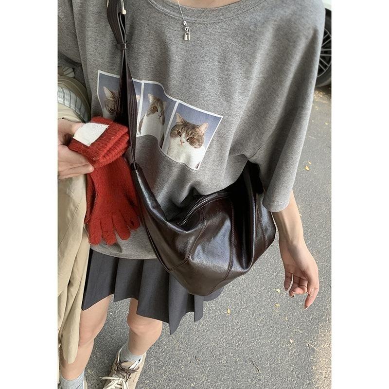 Prosta torba crossbody na jedno ramię o dużej pojemności pierogów pod pachami