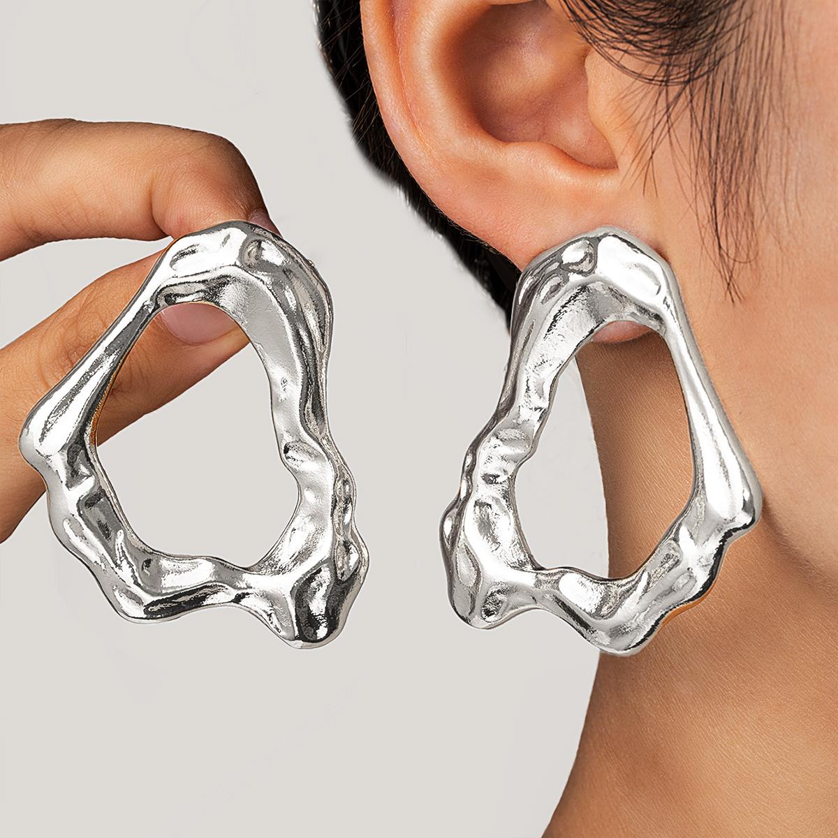 1 pair of exaggerated personality, irregular geometric rings, pounding patterns, hollowed out female earrings