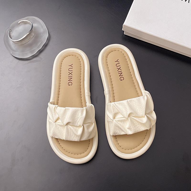 

Крутые тапочки повседневные ленивые нескользящие сандалии на мягкой подошве летние женские шлепанцы нового пляжного стиля для улицы на плоской подошве 40 бежевый