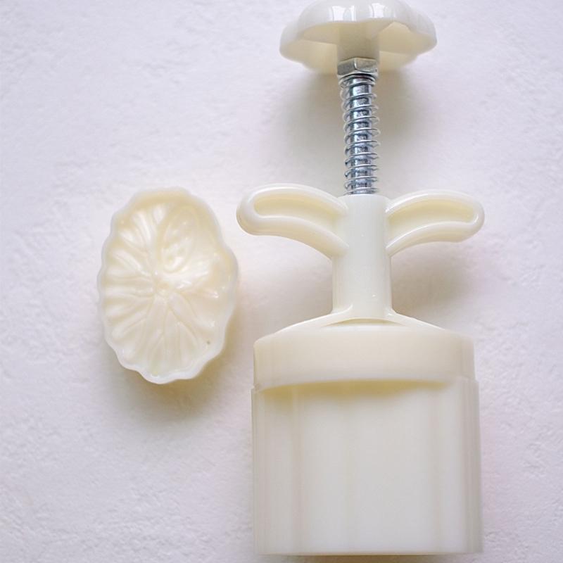 50g Plastic Mooncake Stamps Lotus Leaf Shaped DIY Mooncake Molds Hand Press Mooncake Cutters Pastry Decorating Tools