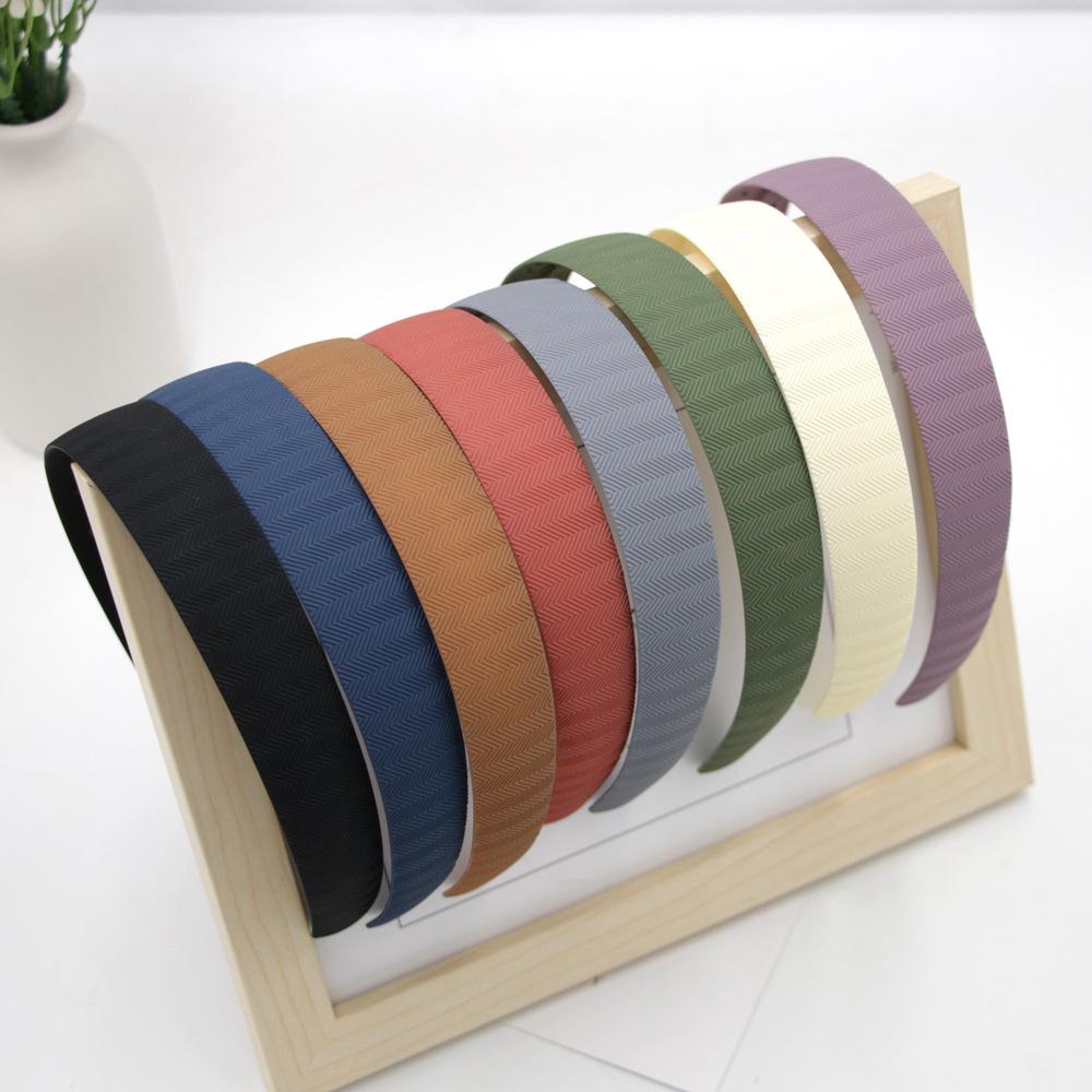 

Non-Slip Black Headband with Teeth for Women: Ideal for Face Washing and Outings