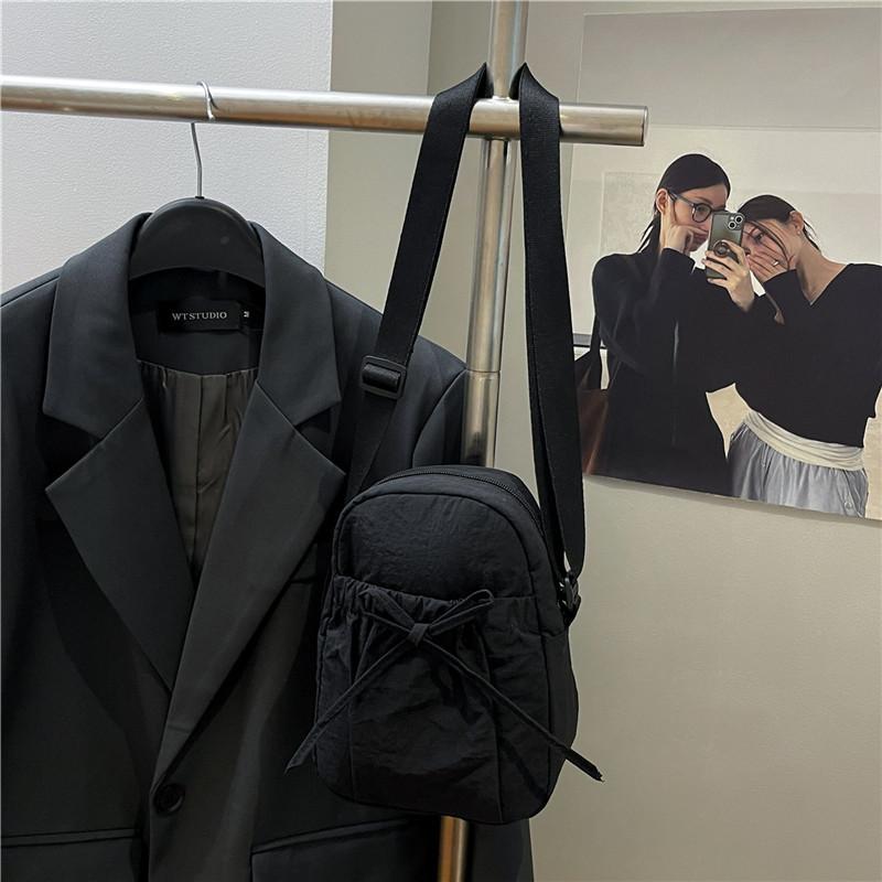 Japanese Ins Women's Fashion 2025 Casual Lightweight Messenger Bag Korean Version of Simple Trend Niche Design Small Square Bag