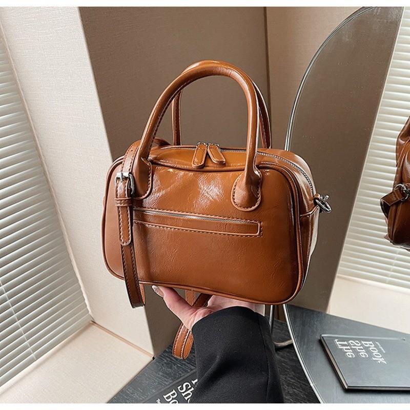 IELGY Retro Large Capacity Autumn Winter Niche Design Shoulder Messenger Bag Portable Commuter Bag