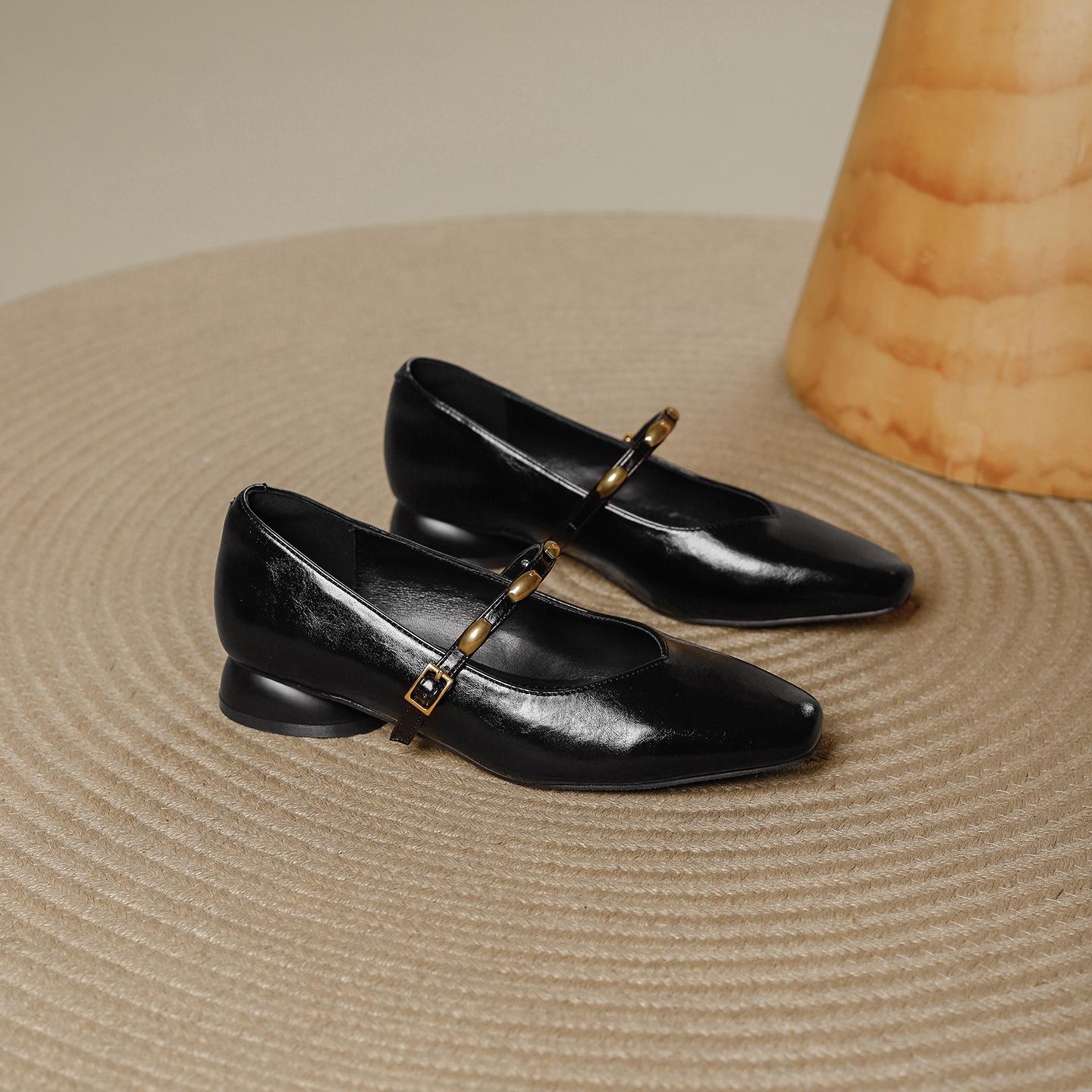 

Retro one-word belt single shoes women s 2025 new square head, shallow mouth, fashionable and versatile, not tired, low-heeled Mary Jane shoes 34 чёрный