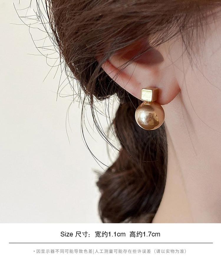 French Earrings 2026 New Popular Item, Light Luxury High-End Feeling Earrings, Female Niche Temperament Commuting Autumn and Winter Earrings