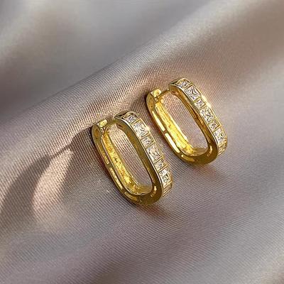 Huitan Pendientes de Aro Geométricos Brillantes de Zirconia para Mujer Moda Versátil Color Dorado Joyería para Uso Diario Accesorios de Dama a la Moda