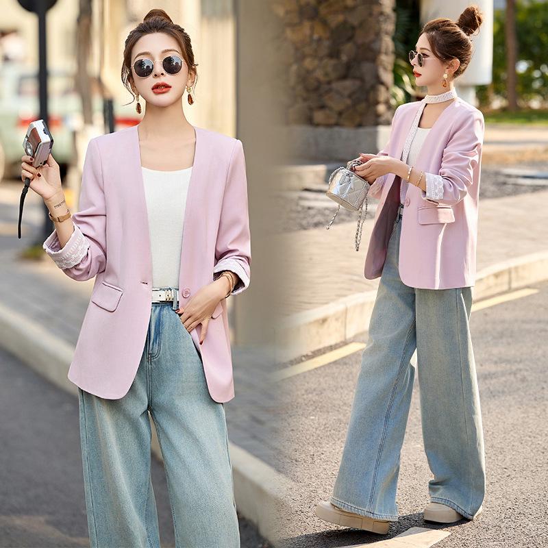 

Весна 2025 Блейзер с V-образным вырезом, кружевной отделкой и лоскутным узором с лентами CY8116 XL 60-65 kg фиолетовый/розовый