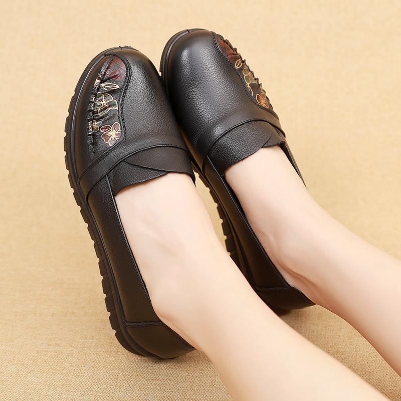 The New Type of Soft-soled, Lightweight, Comfortable for Women and Middle-aged and Elderly Flat Single Shoes