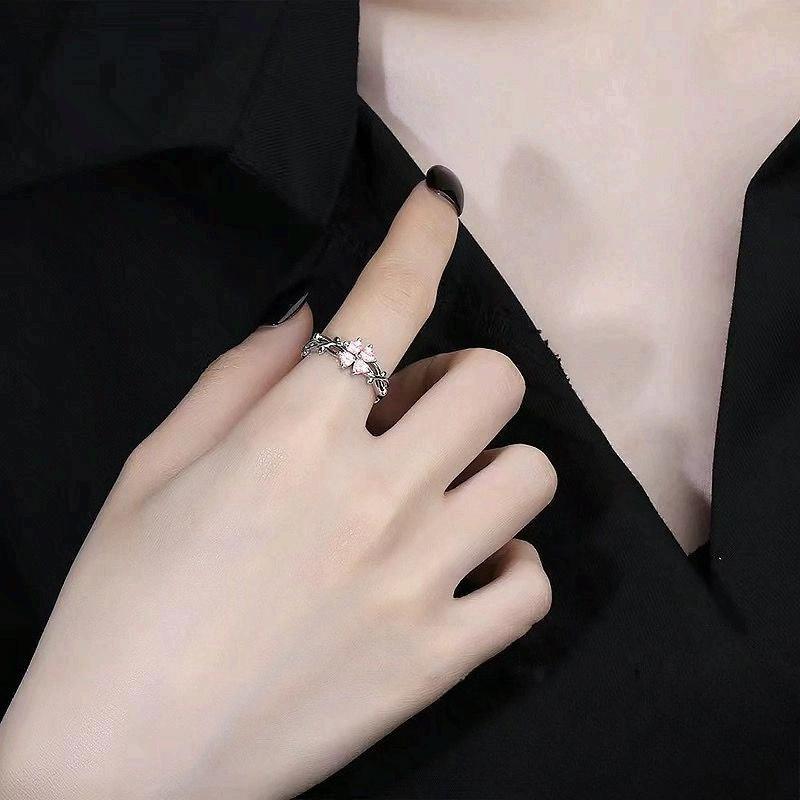 Lucky Four-Leaf Clover Ring for Women, Simple Design ins Stylish and versatile open ring with zirconia and thorn flowers, suitable for women's daily