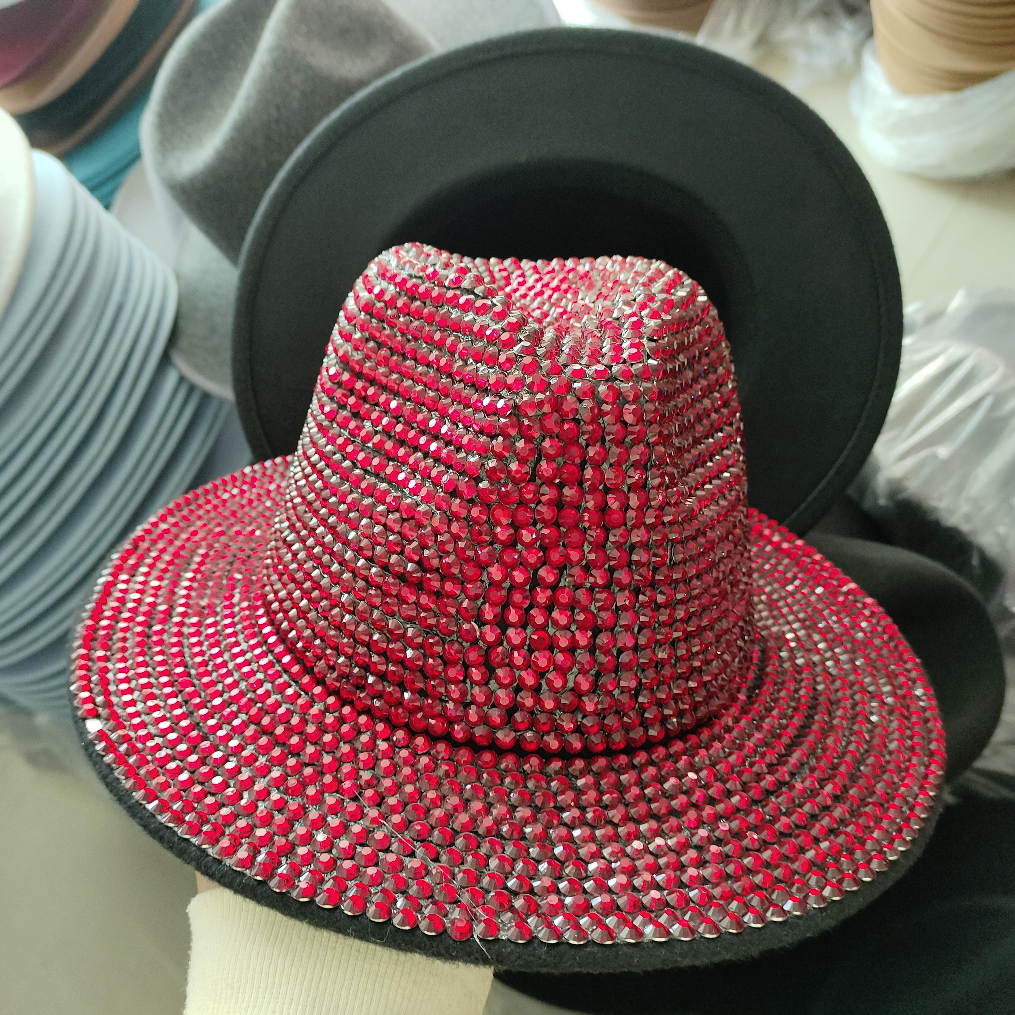 

Rhinestone and Pearl Fedoras Jazz Hats for Men and Women Red Matching Black Diamond Fedoras Stage Banquet Cap 2022 wholesale 56-58cm