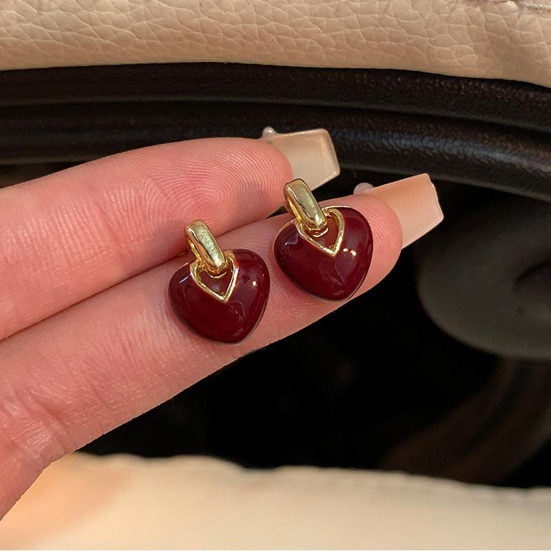 

Wine Red Heart Stud Earrings for Women Sweet Lovely Small Earrings Colored Glaze Female Party Ear Decor femme orecchini 2025