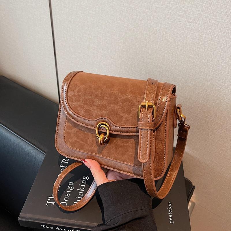 

Retro niche leopard print bag women s 2025 new fashion versatile messenger bag autumn and winter explosion super hot small square bag коричневый