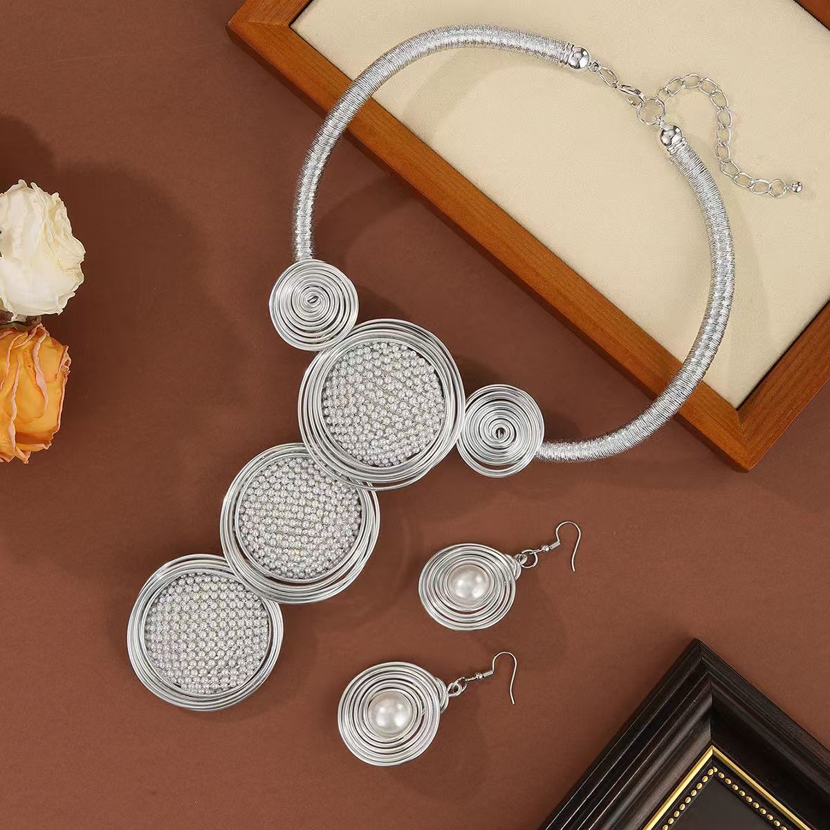 

Модный комплект ювелирных изделий ожерелье серьги для женщины серебряный