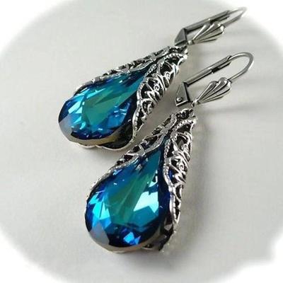 Marineblaue Topas Wassertropfen Ohrringe: Retro-Feiertagsstil mit hohlem Design