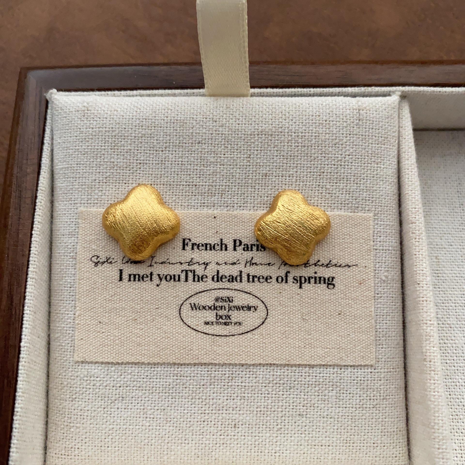 

Retro sweet and soft minimalist four-petal star flower stud earrings women s simple high-end sense light luxury temperament unique daily earrings
