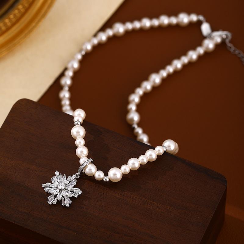 Hochwertige Schneeflocken Zirkon Perlenkette Leichter Luxus Nischendesign Schmuck Damen High-End Gefühl Schlüsselbeinkette Accessoires Halskette