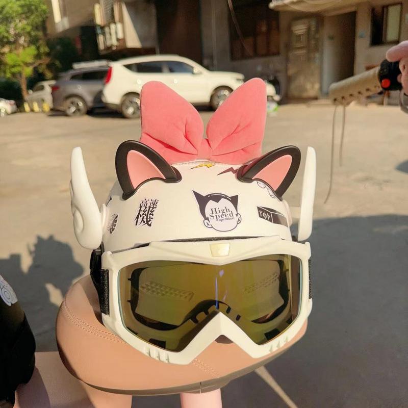 Electric Motorcycle Men's Ski Riding Four Seasons Universal Helmet Helmets