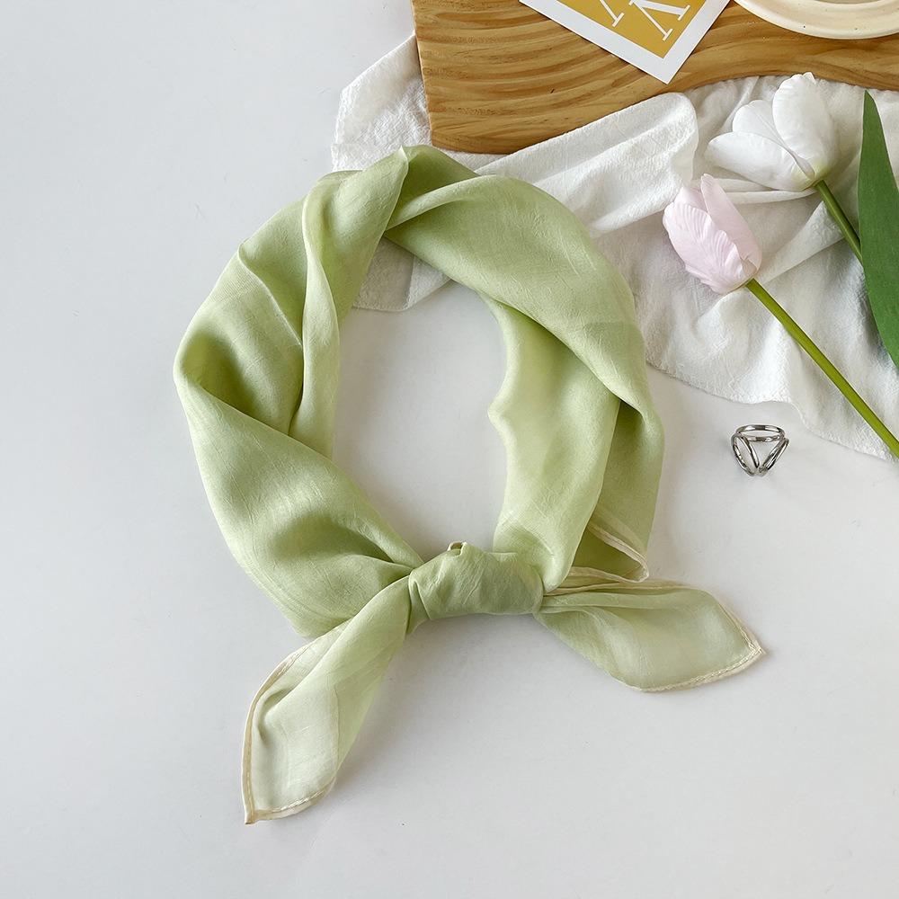 70 * 70 Vier Jahreszeiten verfügbar Neuer kleiner quadratischer Damenschal, hochwertiger Schal mit Buchstabendruck, professioneller Schal, Satinschal