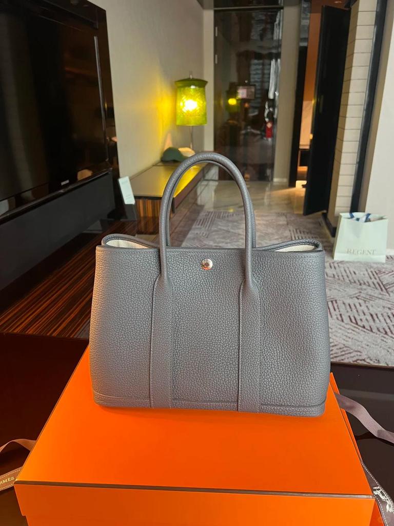 2025 Vielseitige Damen-Handtasche mit großer Kapazität aus echtem Leder für den Weg zur Arbeit