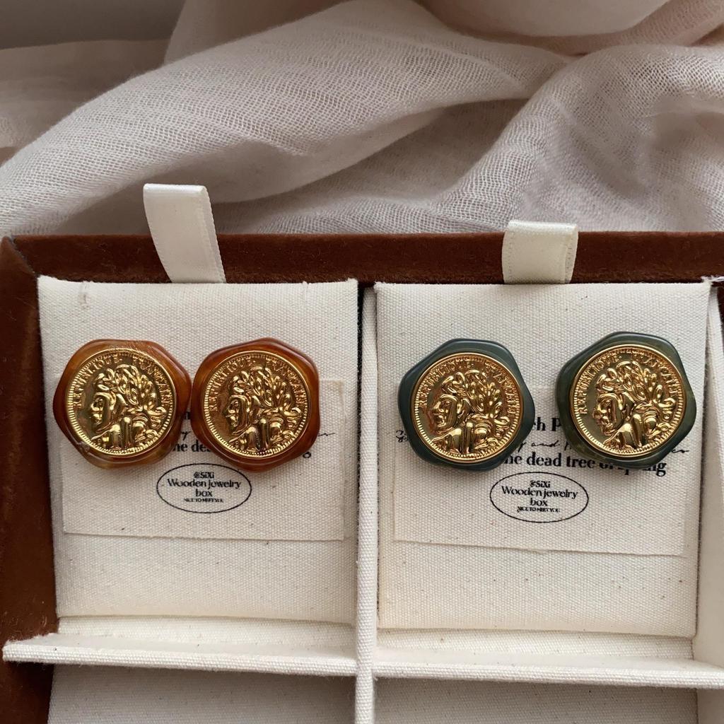 Resin Retro Metal Relief Portrait Stud Earrings Irregular Earrings Simple High-End Versatile Women'S Exquisite