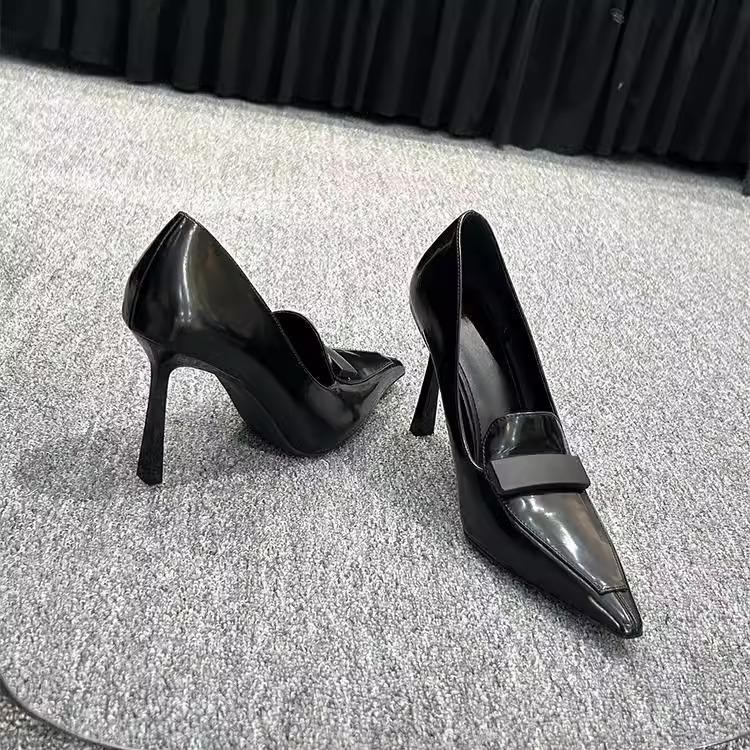 Black Temperament Pointed Cut Men Shallow Mouth High Heels Women 2025 New Retro Socialite Small Square Buckle Commuter Single Shoes Women
