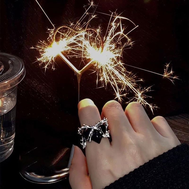 

Fashionable Punk Creative Thorn Love Ring Men And Women Retro Gothic Adjustable Jewelry Party Gift чорний