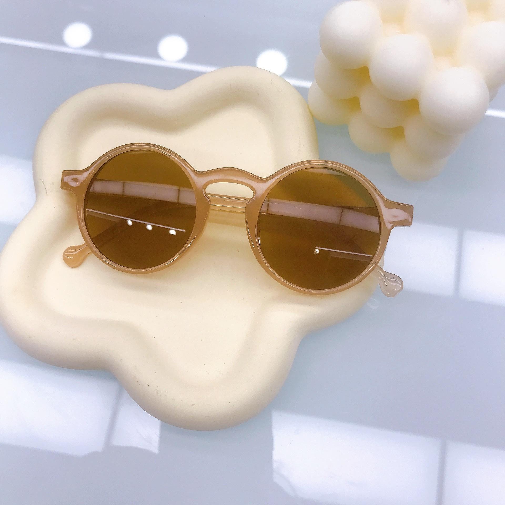 

Девочки, Дети, Минималистичные детские солнцезащитные очки, Мальчики, Показ мод, Защита от солнца для малышей, Тенденция в солнцезащитных очках темно-коричневого