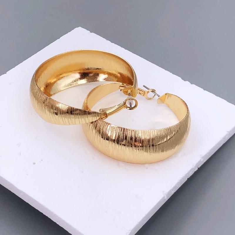 Funky a odvážné kruhové náušnice ve tvaru C ve tvaru rybí kosti pro ženy