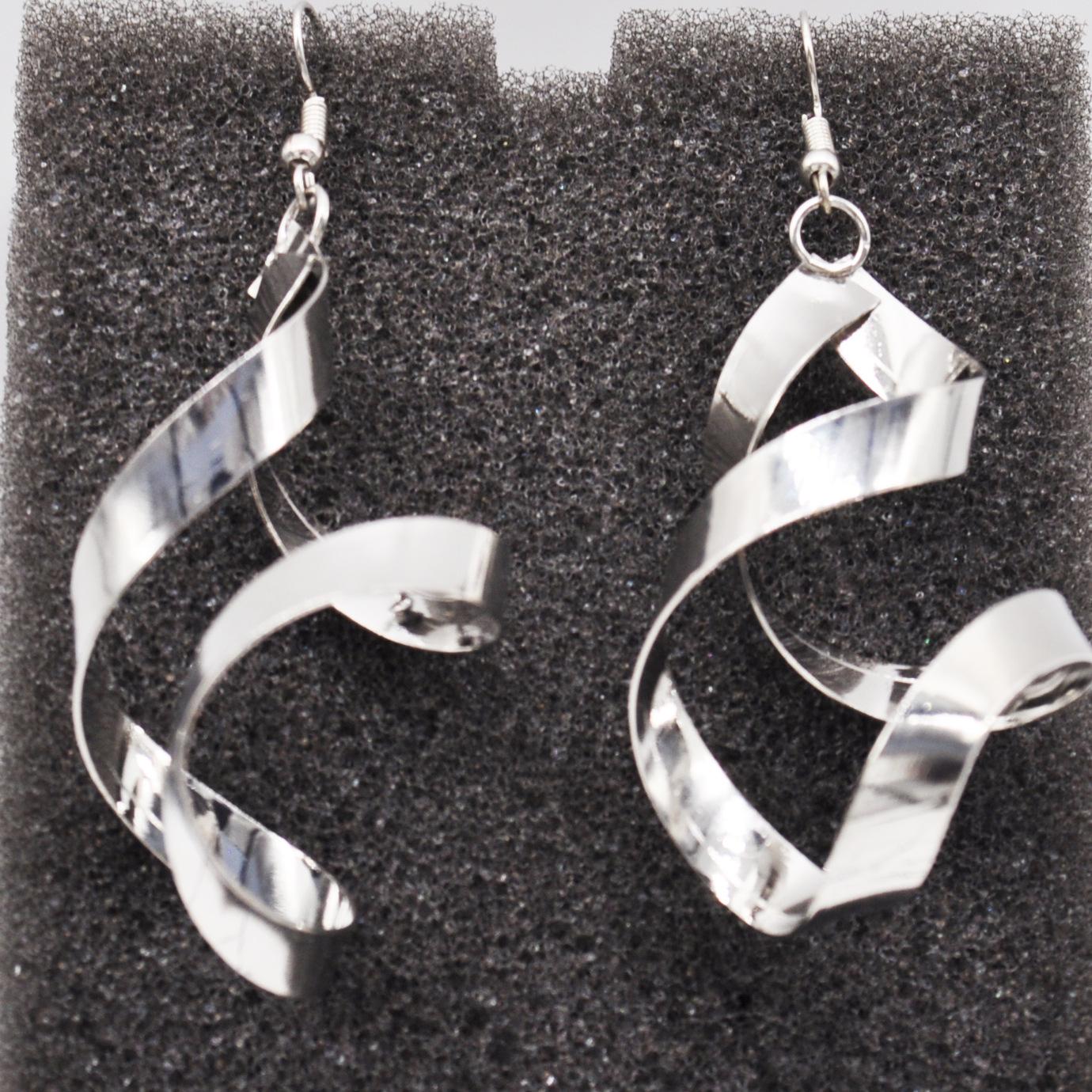 

Exaggerated Nightclub, Twisted Crossed Wave Geometric Earrings, Versatile Temperament Simple Earrings E81 срібний
