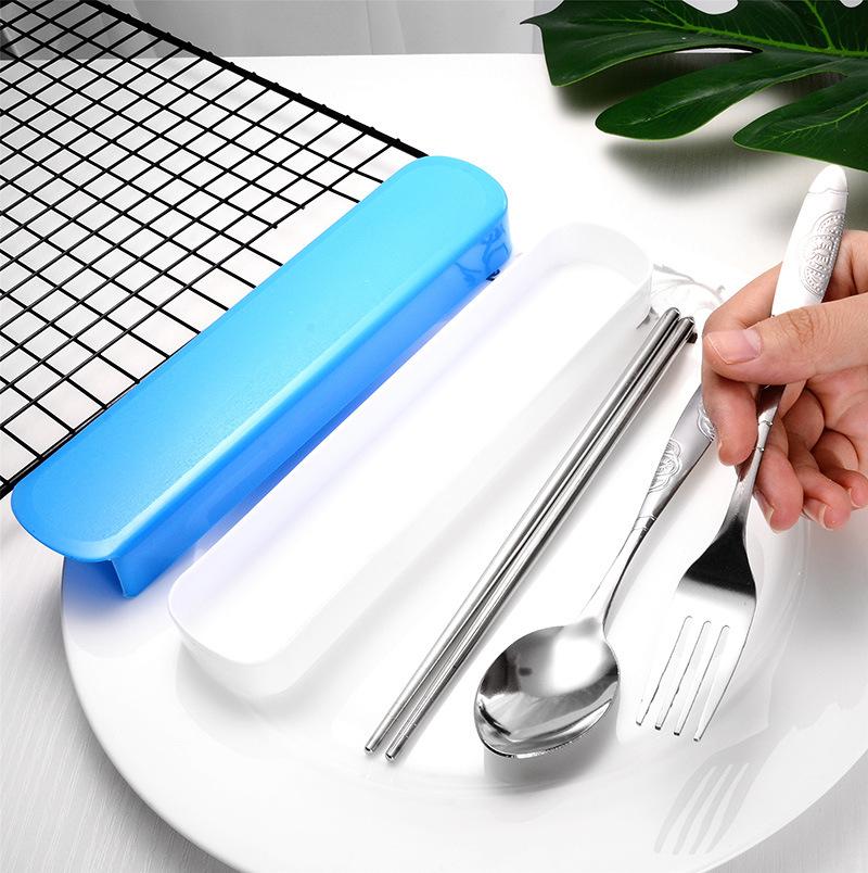 

Набор столовой посуды из нержавеющей стали, портативный набор из трех предметов, вилки, ложки, палочки для еды в коробке из пшеничной соломы, подарки