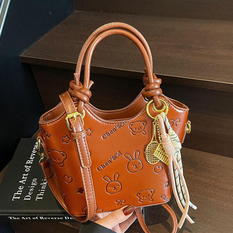 2025 new niche embossed fashion personalized portable bucket bag high-end commuter versatile women's messenger bag