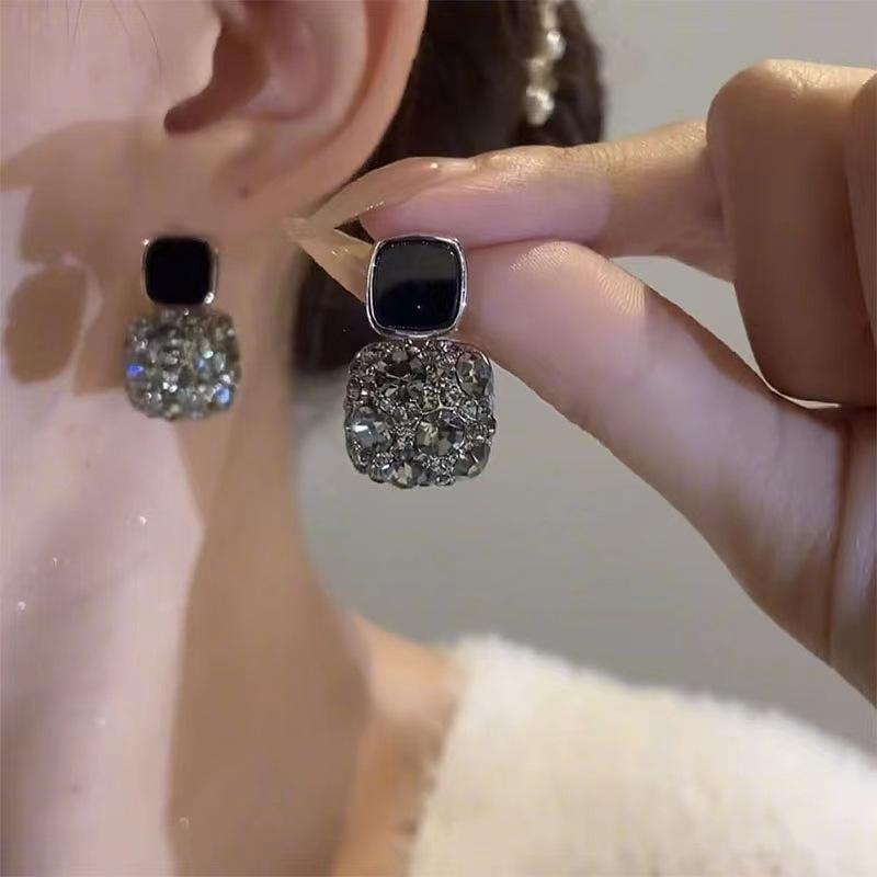 2023 New Unique Mosaic Zircon Black Oil Drip Simple Earrings Women Personality Fashion Earrings Wedding Birthday Gifts