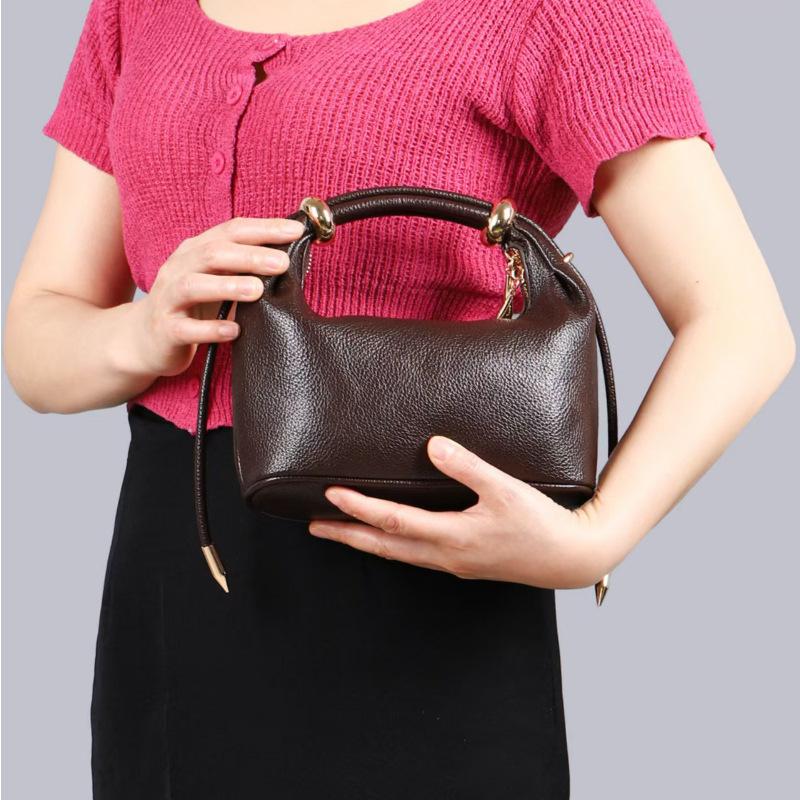 Spring Fashion Shoulder Bag Women'S Niche Design Bag Light Luxury Versatile Commuter Portable Dumpling Bag