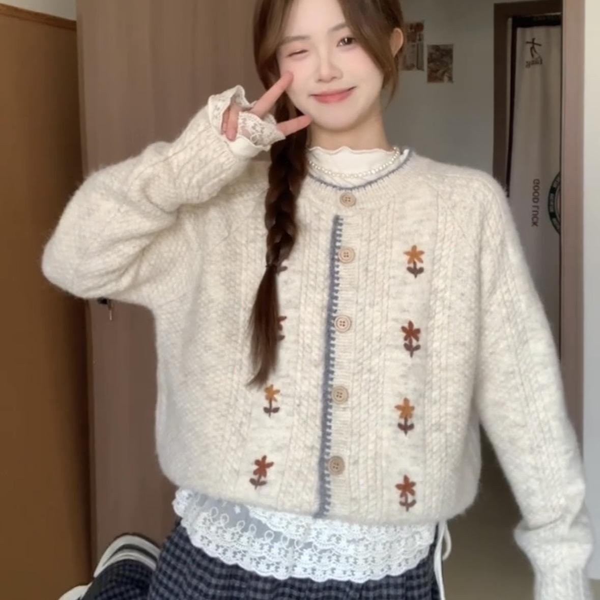 

Japanese Premium Round Neck Floral Embroidered Cardigan Sweater Women Autumn Winter Lazy Style Top One Size абрикосовий