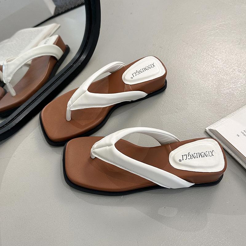 Zehentrenner mit eckiger Zehenpartie 2025 neue Strandschuhe Sommerbekleidung Keilabsatz coole Hausschuhe Damen