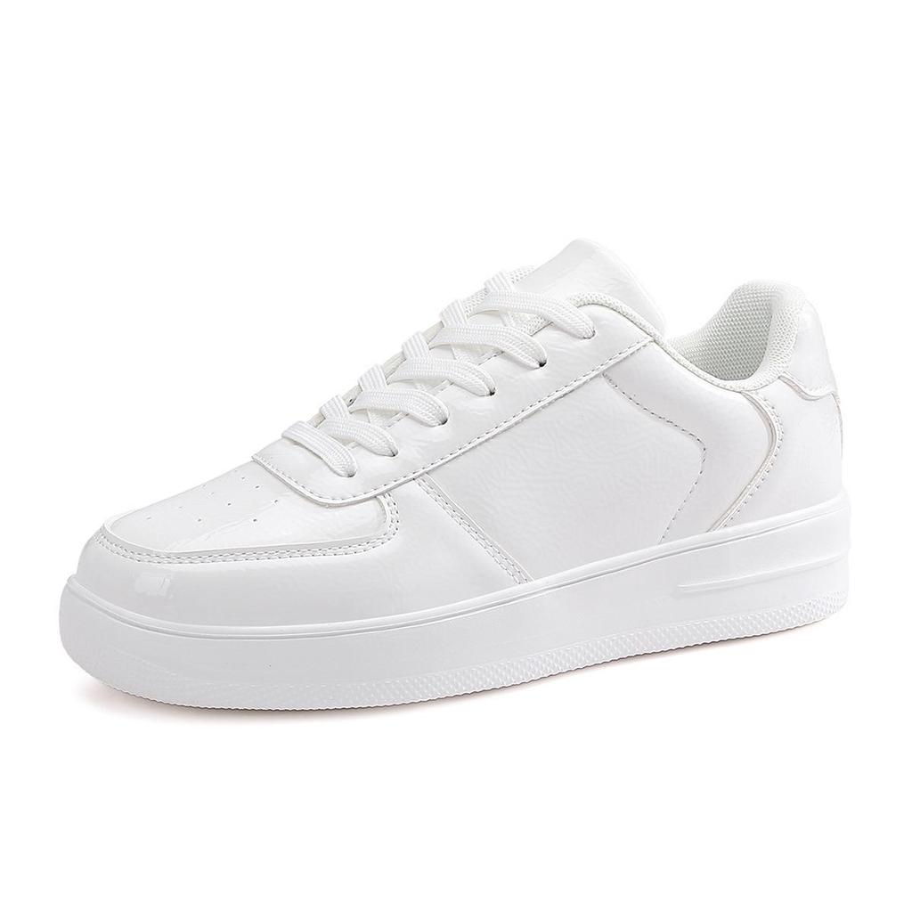 Klassieke Witte Ademende Platte Sneakers voor Dames - Comfortabele, Trendy, Veelzijdige Zomer Casual Schoenen met Zachte Zool.