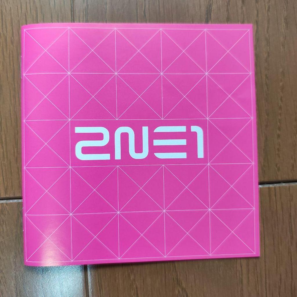 [USED] 2NE1 Album CD Hologram Finish