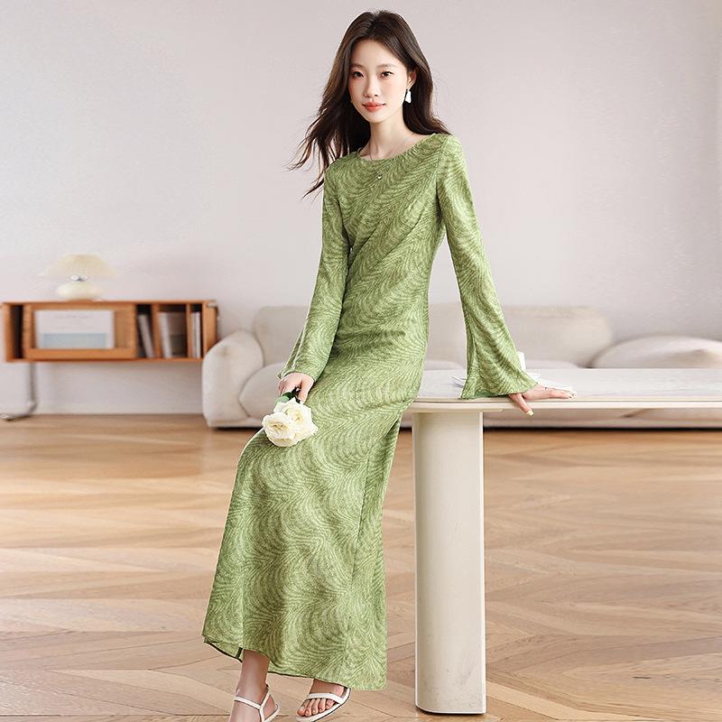 Green Field Slimming French Retro Bodycon Dress - Elegant Ribbed Long Sleeve