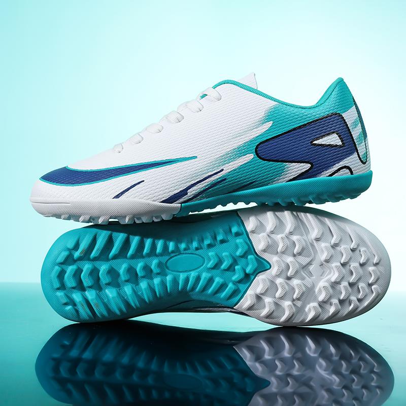 New Men Soccer Shoes Soft Training Professional Football Boots Unisex Ultralight Breathable Sport Grass Cleats Match Sneakers