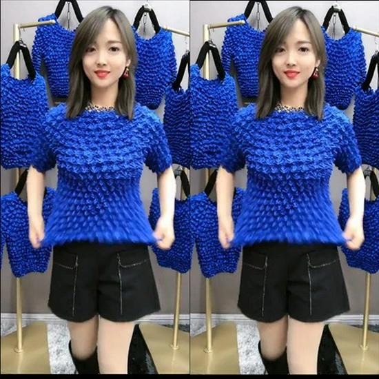 Plissiertes Ananas-Hemd von Miyake: Zerknittertes Blasendesign, magische kurze Ärmel, einfarbig, lockere Passform, Einheitsgröße, dreidimensional.