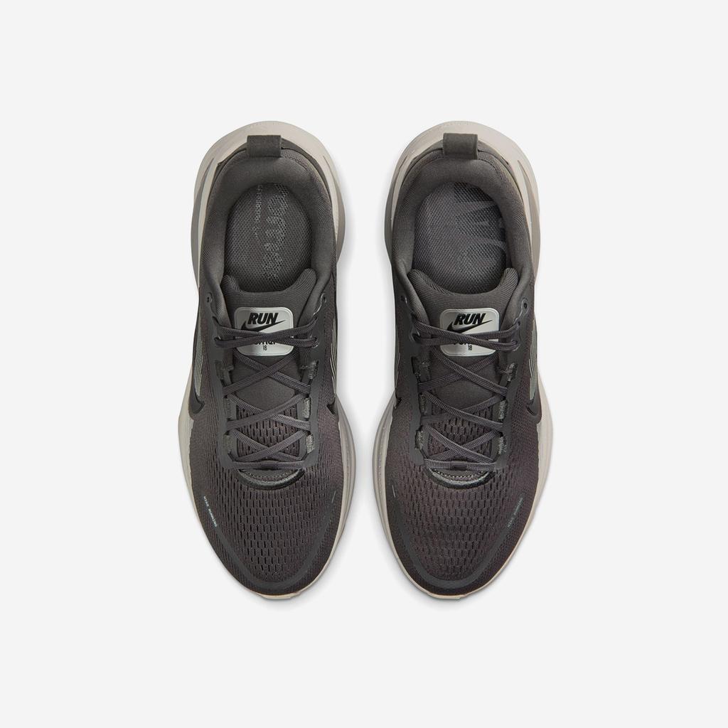 Nike Vomero 18 [HM6803-215]