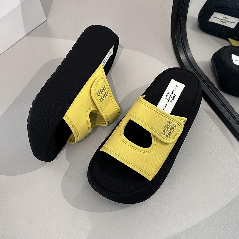 You Can Wear It Outside and Step On Shit 2025 New Beach Seaside Slippers Velcro Thick-soled Women's Summer Vacation Cool Slippers